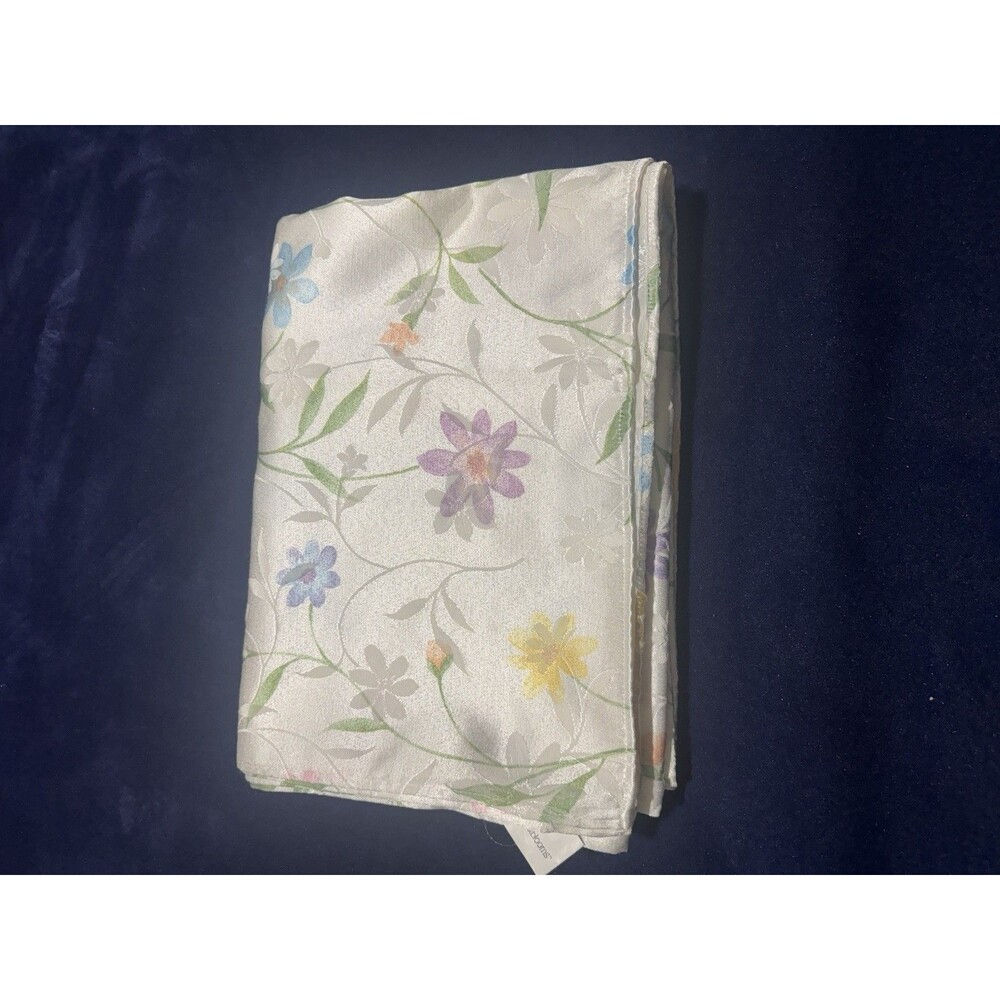 Blooms & Blooms Floral Cloth Tablecloth 60”X 80”